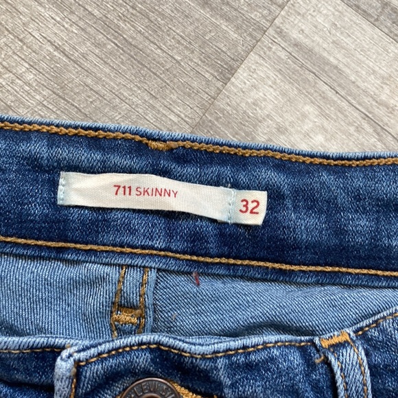 Womens Levi jeans - Picture 4 of 10